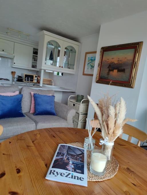 Stunning 1 Bedroom Apartment Over Looking River 拉伊 外观 照片