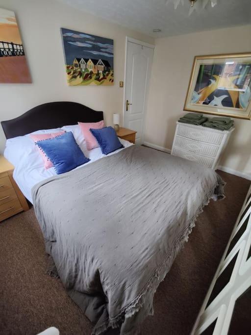 Stunning 1 Bedroom Apartment Over Looking River 拉伊 外观 照片